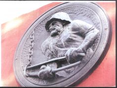 Барельеф литейщика начала 19 века Златоуст пл.III Интернационала