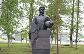 Бюст Герою России Пешкову О.А.