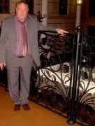 Руководитель ООО "Премьер" В.Маслов у литейного ограждения